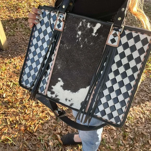 Stylish Black and White Checkered Women's Bag - Picture 2 of 2